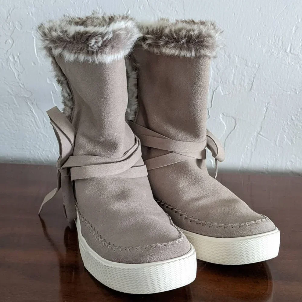 TOMS Vista Suede Boots in Desert Taupe - Picture 4 of 13